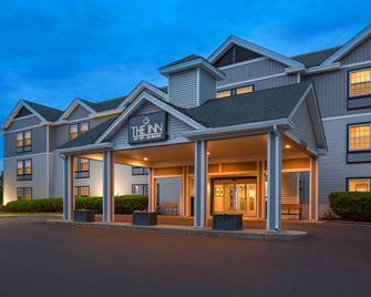 La Quinta Inn & Suites by Wyndham St. Albans - Saint Albans - Building