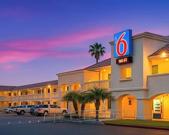 Motel 6 Carlsbad Beach - Carlsbad - Gebäude