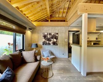 Adan Resort Hanali Village Sesokojima - Motobu - Wohnzimmer
