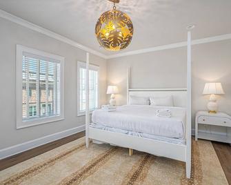 Newly Built Luxury Oasis Steps to River Front w/ Parking by Lucky Savannah - Savannah