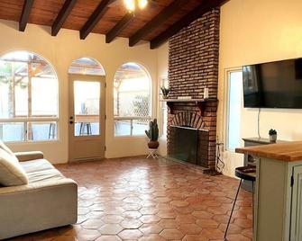 Playa Plateada Beach House - Ensenada - Living room