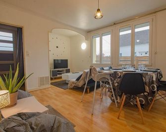 Comme a la maison - Saint-Julien-les-Villas - Dining room