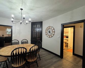 Suites #1 - Pekin - Dining room