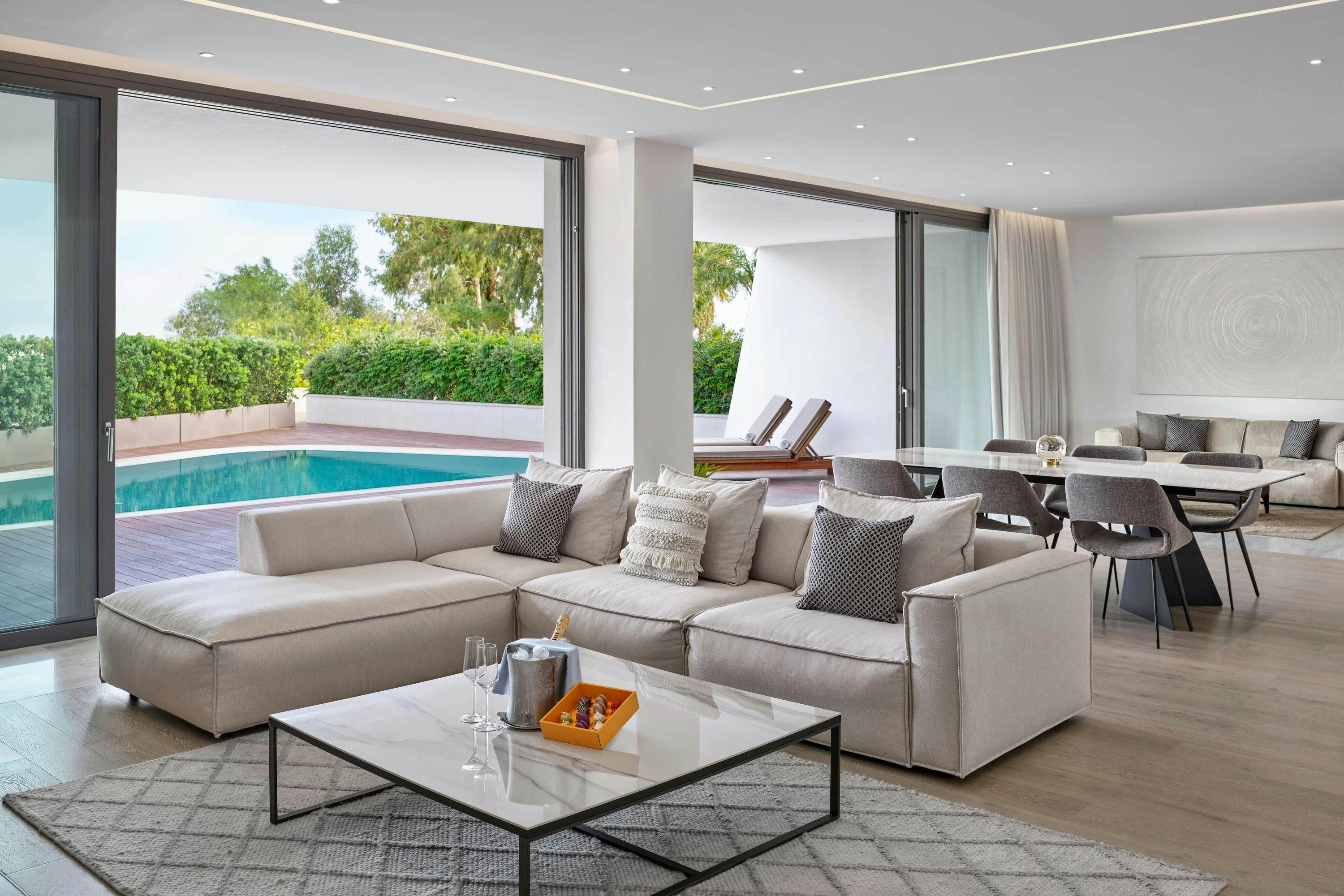 باركلين، أيه لوكشري كوليكشن ريزورت آند سبا، ليماسول