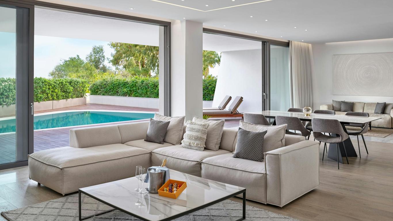 باركلين، أيه لوكشري كوليكشن ريزورت آند سبا، ليماسول