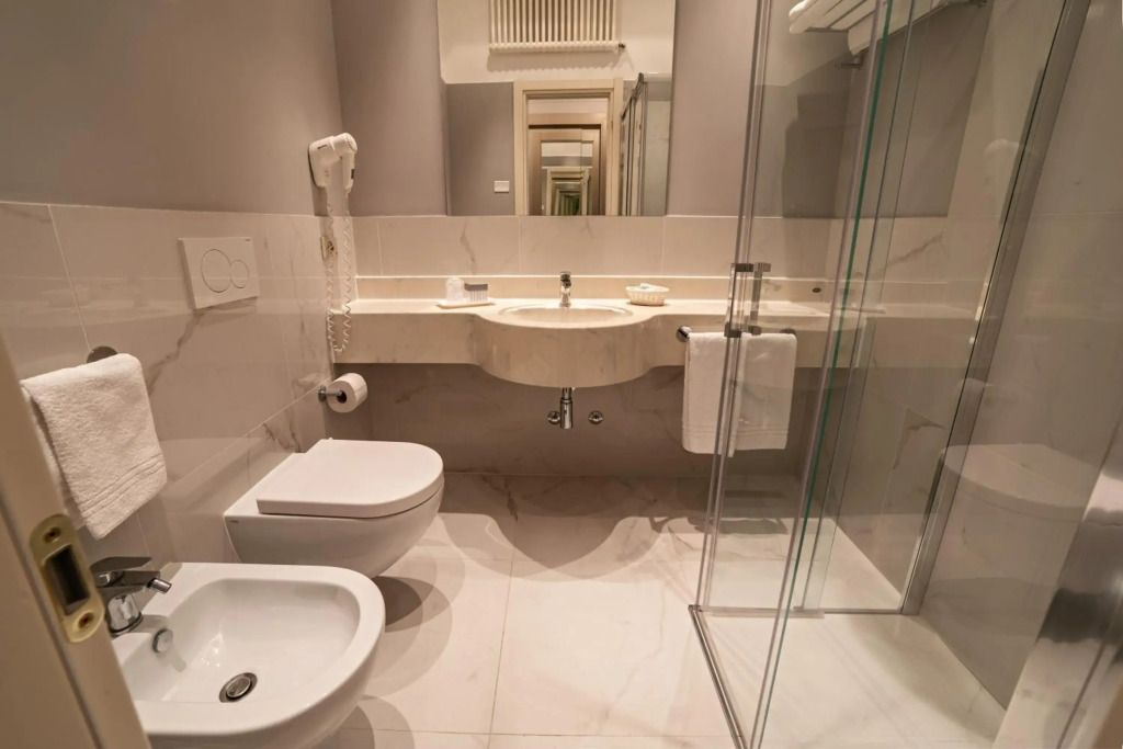 Hotel Negresco - קתוליקה - חדר רחצה