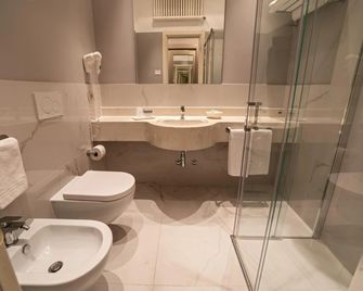 Hotel Negresco - קתוליקה - חדר רחצה