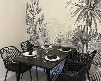 Le Jungle - Appartement proche gare et commerces - Gisors - Salle à manger