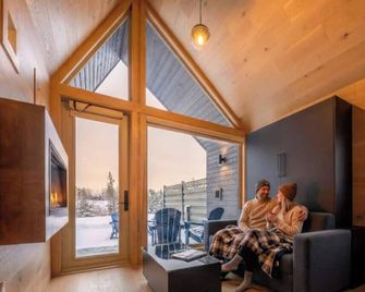 Jolie Vie Wellness Retreat, Water Tiny Home #4 - Grand Falls