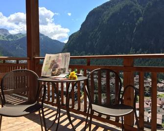 Hotel Stella Montis - קאמפיטלו די פאסה - מרפסת