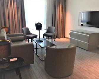 Novotel Muscat Airport - Muscat - Living room
