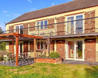 4 bedroom awesome home in Saint-Pierre-sur-Orth - Sillé-le-Guillaume - Bâtiment