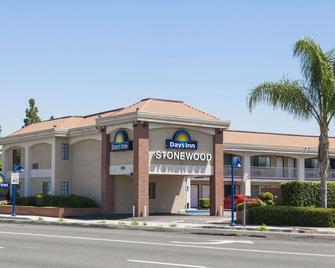 Days Inn by Wyndham Downey - Downey - Gebouw