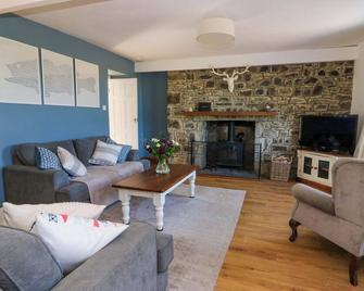 Towyn Hall, Pet Friendly, Country Holiday Cottage In New Quay - New Quay - Living room