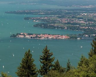 Ferienwohnung am Hopfengarten - helle 2 Zimmer Maisonette mit großem Balkon - Bodolz - Außenansicht