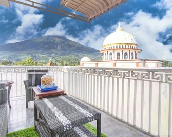 Hotel O Guesthouse Sabar Makmur Kledung Syariah - Wonosobo - Balcony