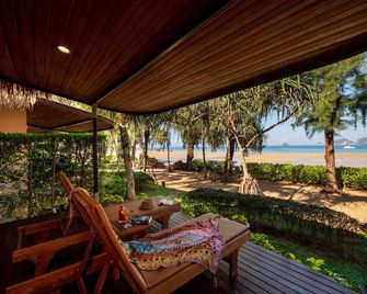 Tup Kaek Sunset Beach Resort-Sha Plus - Krabi - Parveke