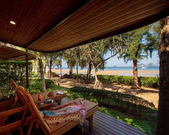 Tup Kaek Sunset Beach Resort-Sha Plus - Krabi - Balkong