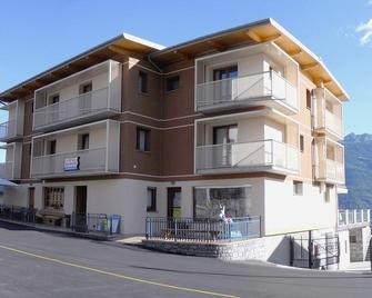 Albergo Ristorante Baraglia - Mello - Building
