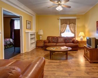 Suites on Main - Margaretville - Вітальня