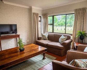 Olifants River Lodge by Dream Resorts - Middelburg - Вітальня