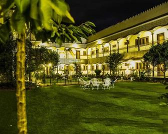 Park Hotel Gilgit - Gilgit - Patio