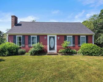 Lovely Home Near Bike Path Dog Welcome! - Chatham - Building