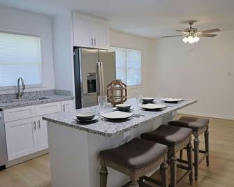 3 bed 2 bath with lovely outdoor space - Lebanon - Comedor