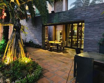 Fogang Hemingzhou Sakura Hot Spring Resort - Qingyuan - Patio