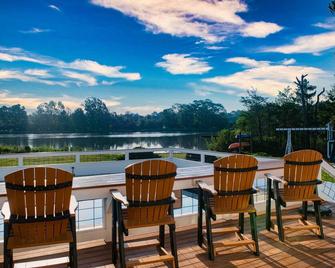 True In-Town St Michaels 6 Acre Waterfront - Heated Pool - Saint Michaels - Balkon