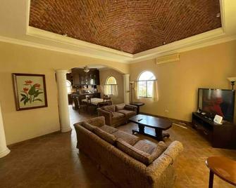 Karen House - Hermosillo - Living room