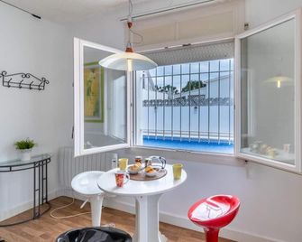 Goldhome - Montseny 11 - Private heated pool - Empuriabrava - Dining room