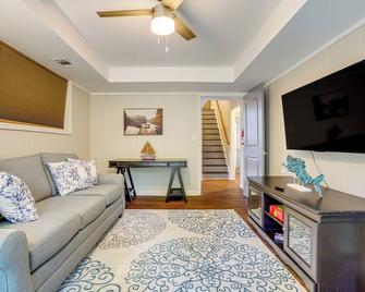 Lake Lanier Retreat w/ Boat Dock! - Dawsonville - Huiskamer