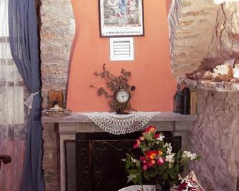 The Pounti - Emporios