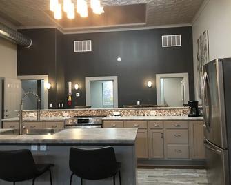 Stay in Historic Downtown Keokuk - Keokuk - Keuken