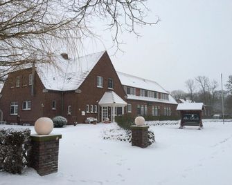 Landhotel Alte Schule - Hotel Garni - Wangerland - Gebäude