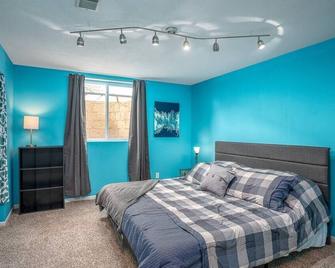 Family Friendly Eldridge House - Eldridge - Bedroom