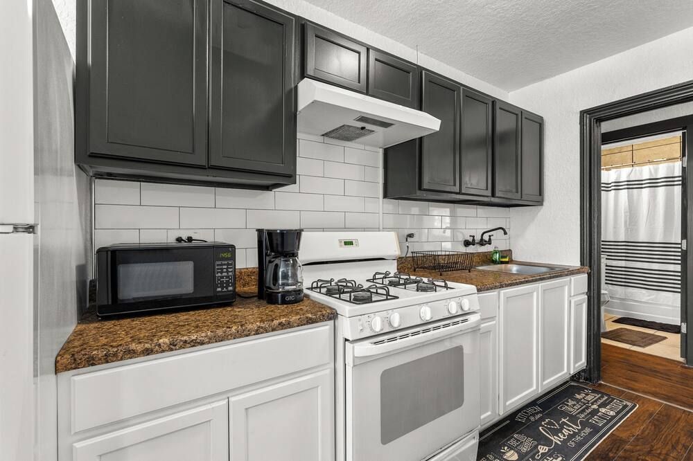 Cozy Duplex Near Downtown & Riverwalk - 102 - San Antonio - Cocina