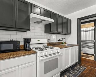 Cozy Duplex Near Downtown & Riverwalk - 102 - San Antonio - Cocina