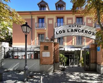 Hotel Los Lanceros - San Lorenzo de El Escorial - Edificio