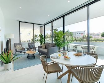 Lagos Deluxe 2 With Pool By Homing - Lagos - Dining room