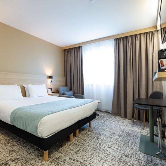 Sure Hotel by Best Western Bordeaux Lac image 1