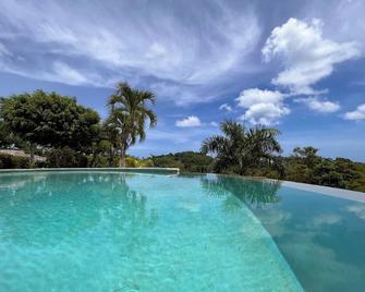 Casa Bambu - Charming villa in the heart of nature - El Limon - Pool