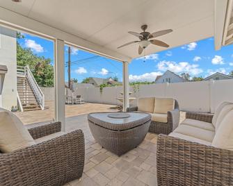 beautiful and quiet/2 beds/2baths house - Orange - Balcón