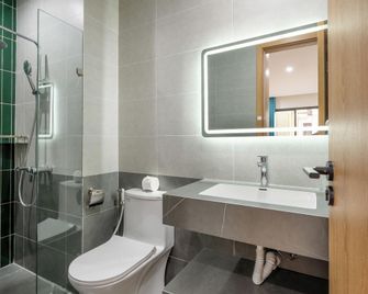 Moonlit Suites Hotel - Hanoi