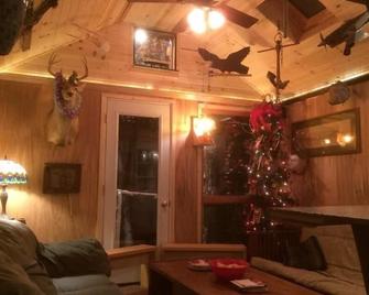 Ten Acre Treehouse \'Whitetail\' Sleeps 2-4 - Keokuk - Wohnzimmer