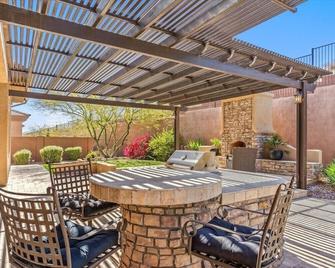 Spacious 4-bedroom home with a resort style backyard in Anthem Country Club! - Anthem - Patio