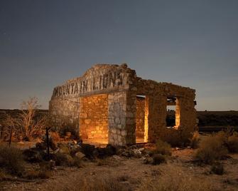 Route 66 Painted Desert Adventure Base Camp - Holbrook - Building