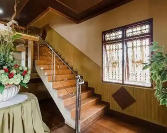 Wisma Gandaula Hotel - Pematangsiantar - Stairs