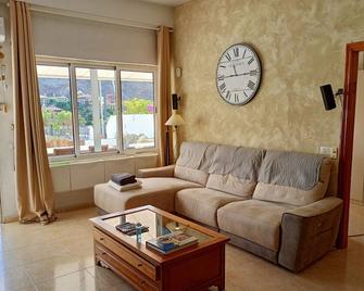 A well organised 2 Bedroom Apartment With All Modern Facilities - Mogán - Living room